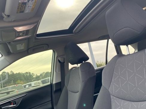 Used 2025 Toyota RAV4 XLE image 19