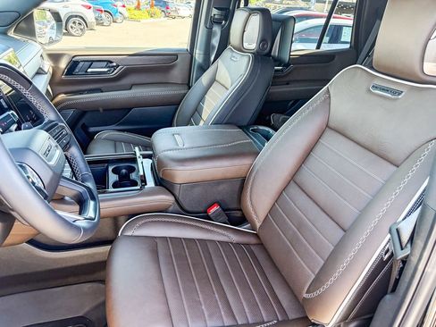 Used 2026 GMC Yukon Denali Ultimate w/ LPO, Floor Liner Package AWD/4WD image 42