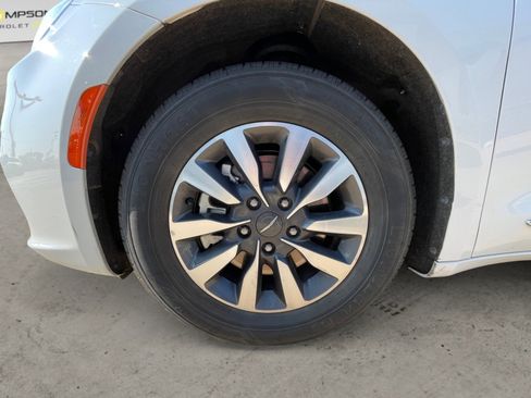 Used 2023 Chrysler Pacifica Limited image 14