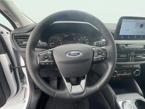 Used 2022 Ford Escape SE w/ SE Sport Appearance Package image 14