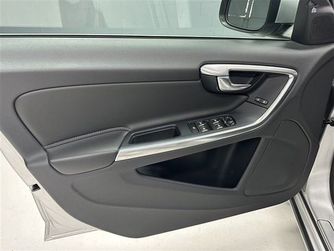 Used 2018 Volvo S60 T5 Inscription Platinum FWD image 18