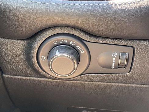 Used 2024 Dodge Durango SXT RWD image 33