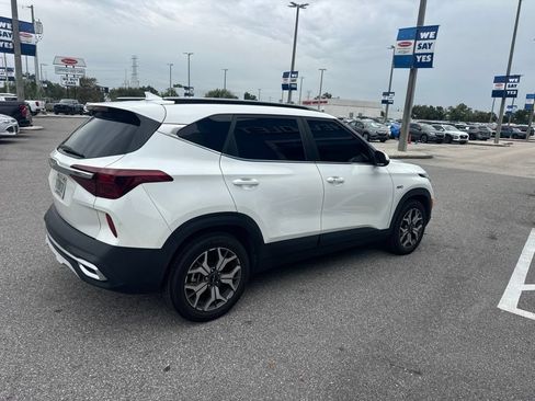 Used 2023 Kia Seltos EX AWD/4WD image 4