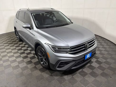 Used 2024 Volkswagen Tiguan SE w/ Panoramic Sunroof Package AWD/4WD image 1