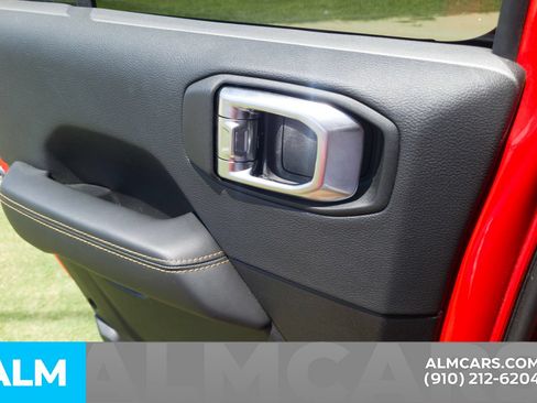 Used 2025 Jeep Gladiator Sport AWD/4WD image 22