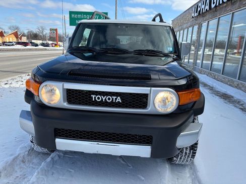 Used 2013 Toyota FJ Cruiser Base 4x4 4dr SUV 5A image 4