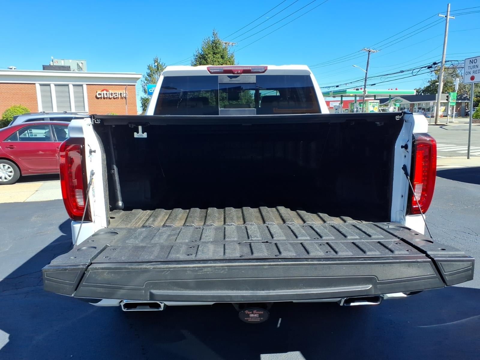 Used 2023 GMC Sierra 1500 AT4 w/ Technology Package AWD/4WD image 14