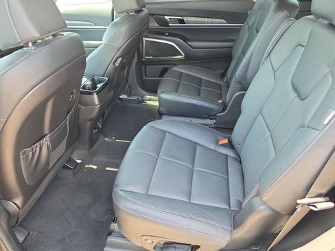 Certified 2025 Kia Telluride SX w/ SX Captain's Chair Package FWD image 17