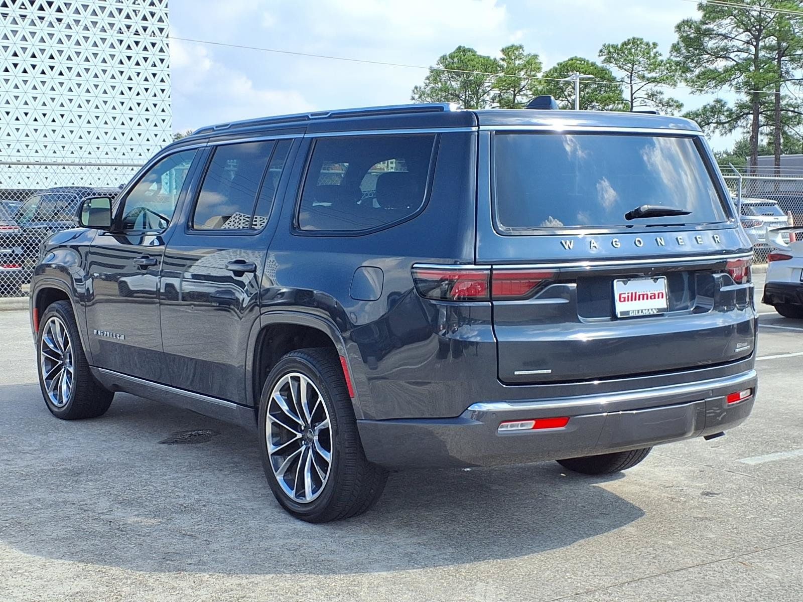 Used 2022 Jeep Wagoneer Series III w/ Premium Group I AWD/4WD image 3