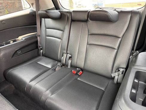 Used 2017 Honda Pilot Touring image 7
