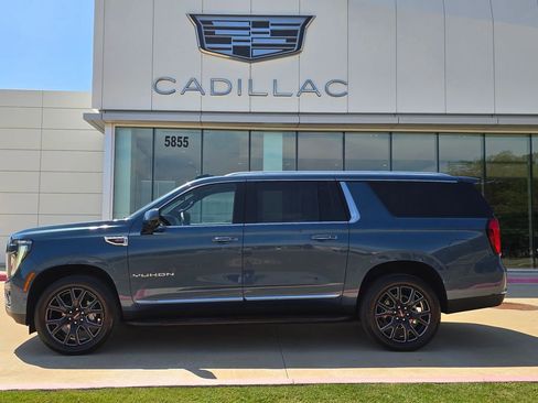 Used 2025 GMC Yukon XL Elevation RWD image 2