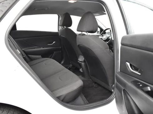 Used 2024 Hyundai Elantra SEL FWD image 17