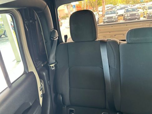 Used 2022 Jeep Gladiator Sport image 12