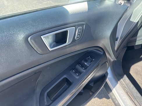 Used 2019 Ford EcoSport SE w/ SE Convenience Package image 12