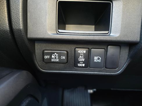 Used 2018 Toyota Tacoma TRD Off-Road w/ Technology Package AWD/4WD image 22