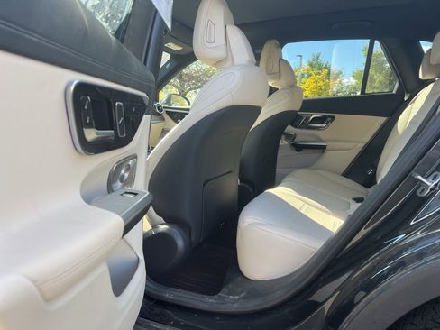 Used 2024 Mercedes-Benz GLC 300 4MATIC image 22
