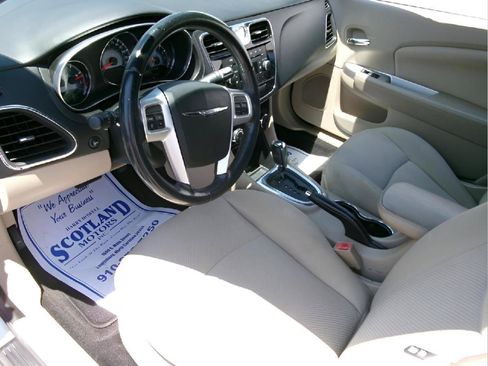 Used 2013 Chrysler 200 Touring FWD image 11