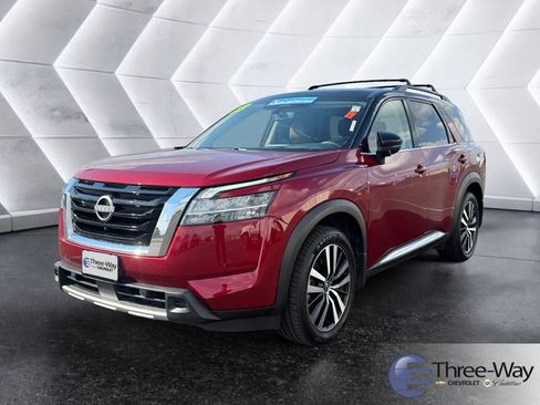 Used 2023 Nissan Pathfinder Platinum image 1