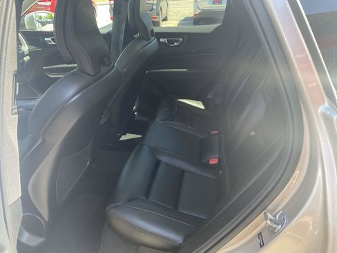 Used 2023 Volvo XC60 B5 Core AWD/4WD image 11