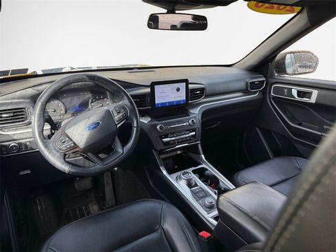 Used 2020 Ford Explorer XLT w/ Equipment Group 202A image 22