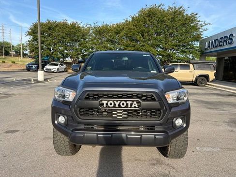 Used 2021 Toyota Tacoma TRD Off-Road w/ Technology Package AWD/4WD image 9