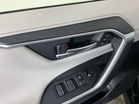 Used 2020 Toyota RAV4 Limited AWD/4WD image 15