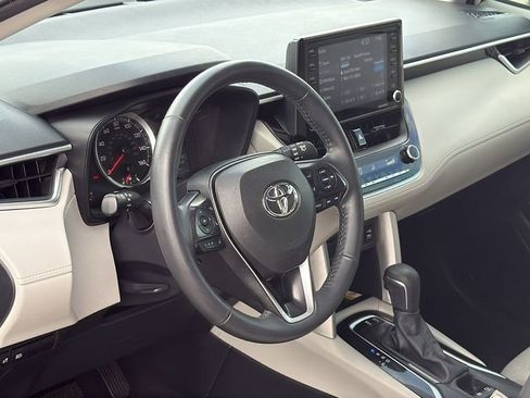 Used 2022 Toyota Corolla Cross LE image 9