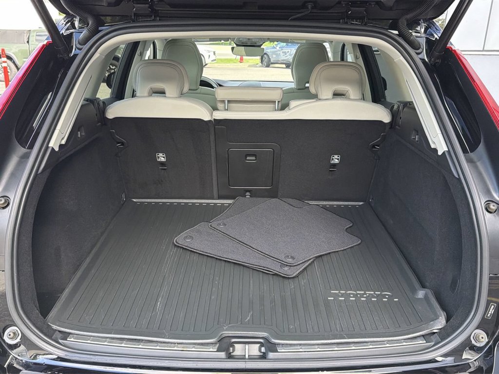 Certified 2024 Volvo XC60 B5 Plus w/ Protection Package Premier AWD/4WD image 27