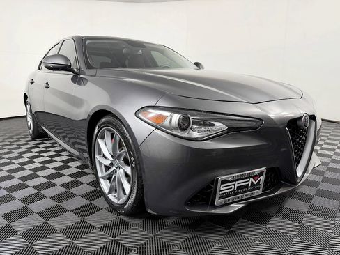Used 2017 Alfa Romeo Giulia RWD image 5