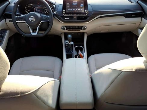 Used 2024 Nissan Altima 2.5 SV image 10