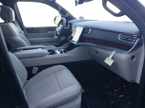 New 2026 Jeep Grand Wagoneer L Summit AWD/4WD image 24