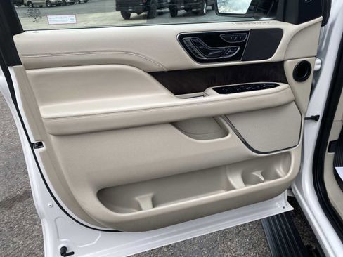 Used 2018 Lincoln Navigator L Reserve w/ Technology Package image 44