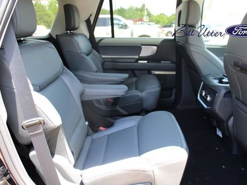 New 2026 Ford Expedition Active RWD image 9