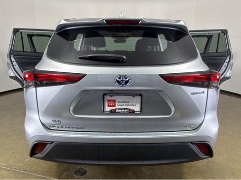 Used 2022 Toyota Highlander XLE image 18