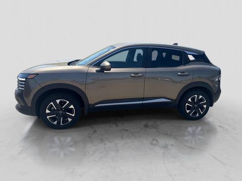 Used 2025 Nissan Kicks SV AWD/4WD image 2