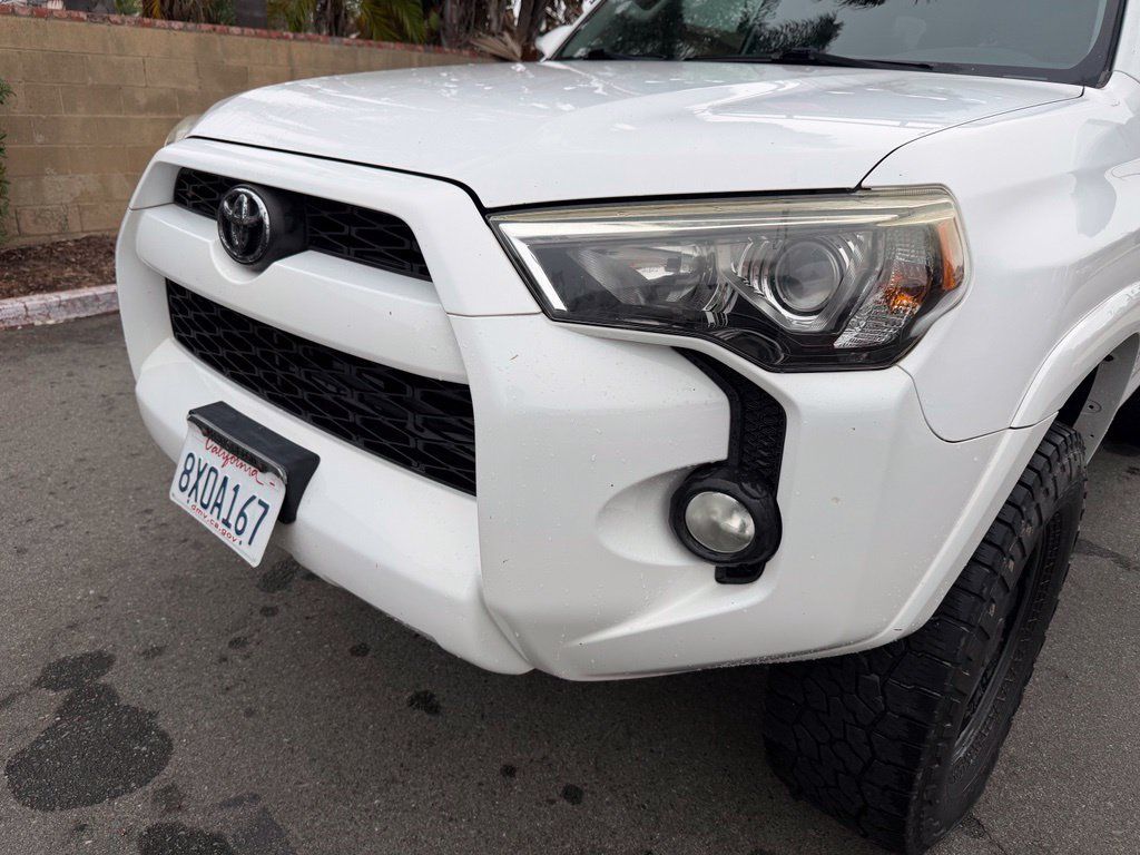 Used 2015 Toyota 4Runner SR5 AWD/4WD image 3