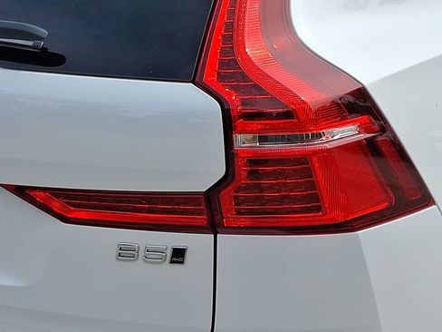 Used 2023 Volvo XC60 B5 Ultimate w/ Climate Package image 10