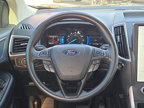 Used 2022 Ford Edge SE w/ Black Appearance Package image 18