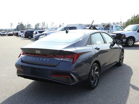 Used 2025 Hyundai Elantra SEL image 6