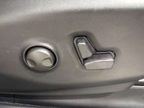 New 2026 Chrysler Pacifica Limited FWD image 17