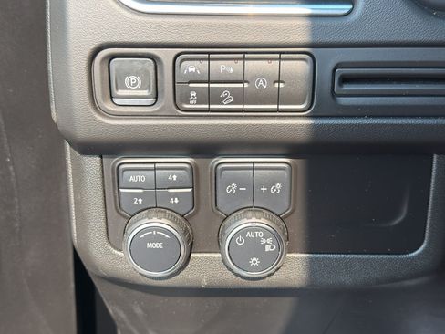 Used 2024 Chevrolet Tahoe Premier AWD/4WD image 12