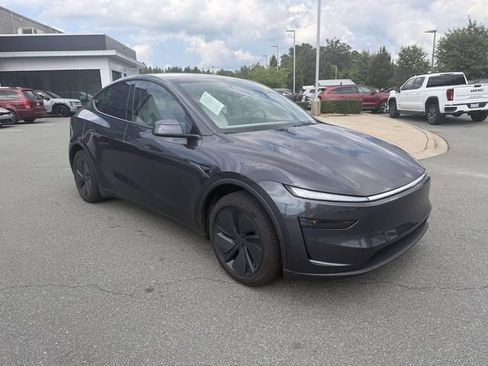 Used 2026 Tesla Model Y Long Range RWD image 3