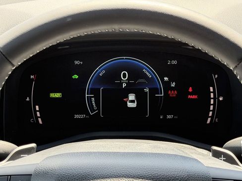 Used 2025 Toyota Camry SE FWD image 16