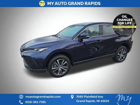 Used 2024 Toyota Venza LE image 3