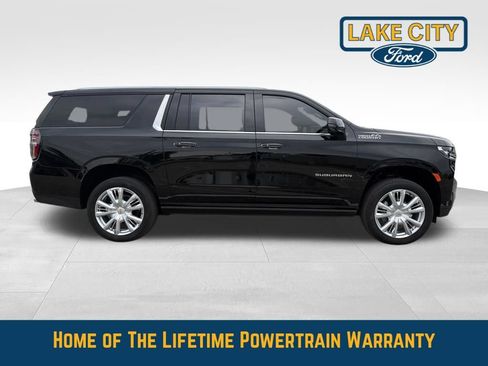 Used 2024 Chevrolet Suburban High Country AWD/4WD image 7