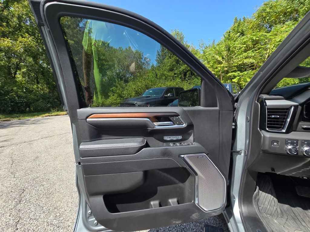 Used 2025 GMC Sierra 1500 Denali AWD/4WD image 25