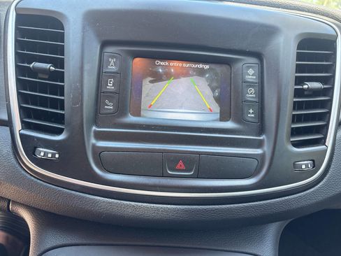 Used 2016 Chrysler 200 Limited FWD image 14