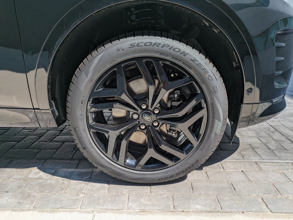 New 2026 Land Rover Discovery Sport Landmark AWD/4WD image 10