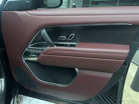 Used 2025 Land Rover Range Rover SE image 13