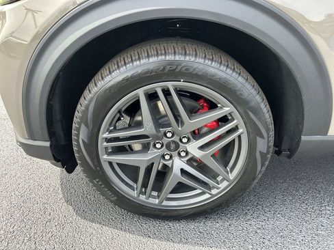 New 2026 Ford Explorer ST-Line w/ ST-Line Street Pack AWD/4WD image 16